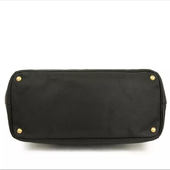 LAST CHANCE OFFER HAS BEEN MADE!!Prada Saffiano leather. Near mint condition!! I - Picture 7 of 14